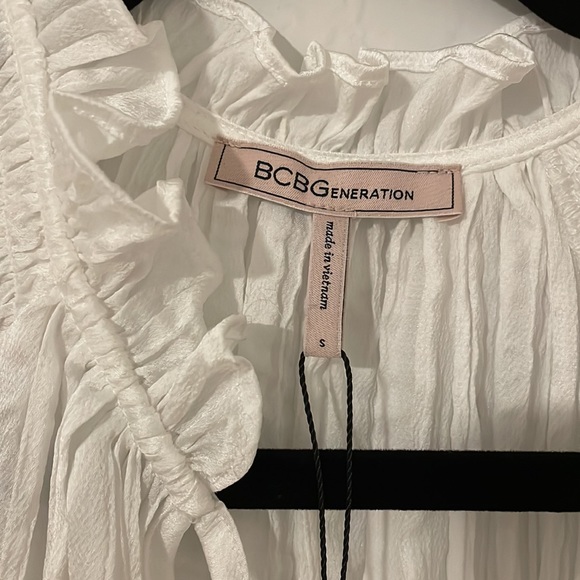 NWT BCBGeneration Mock neck top - Picture 4 of 5